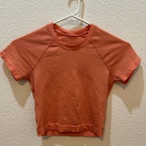 Girls Small/Youth 4 LuluLemon Swiftly 2.0 Cropped top